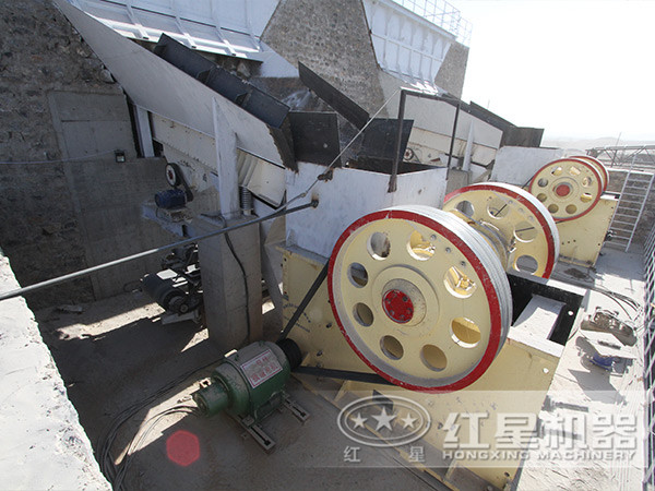 顎式破碎機作業現場 顎式破碎機作業現場